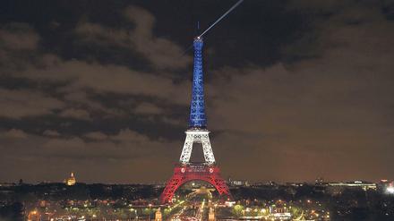 Der Eiffelturm wurde in der Nacht evakuiert.