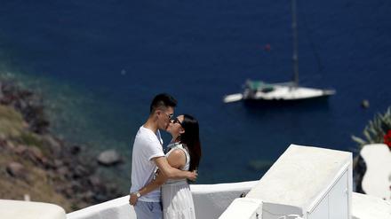 Urlaubsidyll auf der griechischen Insel Santorini. Im Tourismus könnte bald eine höhere Mehrwertsteuer erhoben werden. 