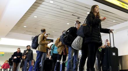 Das Warten an US-Flughäfen könnte länger werden.