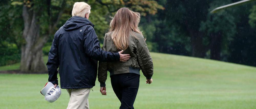 Auf dem Weg ins Katastrophengebiet: US-Präsident Donald Trump und seine Frau Melania. 
