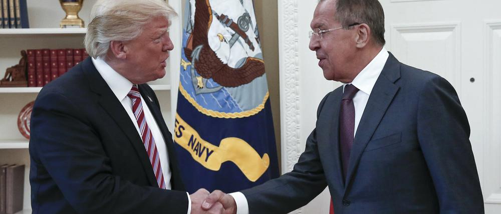 Donald Trump ist in seinem Gespräch mit dem russischen Außenminister Sergej Lawrow sehr freizügig mit Informationen umgegangen.