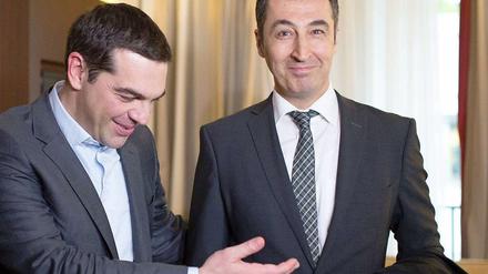 Er darf bitten. Alexis Tsipras (links) mit Grünen-Politiker Cem Özdemir, der den griechischen Premier wie viele seiner Kollegen am Dienstag im Hotel besuchte.