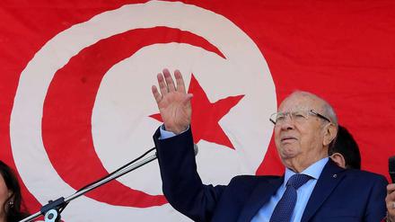 Der 87-jährige Beji Caid Essebsi gibt sich staatsmännisch. Er ist ein guter Redner und erfahrener Taktiker.
