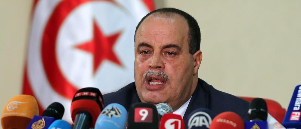 Tunesiens Innenminister Najem Gharsalli unterrichtet die Öffentlichkeit von dem Einsatz gegen eine Terroristengruppe. 