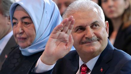 Binali Yildirim wurde mit 100 Prozent der Stimmen auf dem AKP-Sonderparteitag zum neuen Premier der Türkei gewählt.