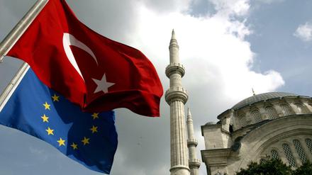 So eng wie die Flaggen der Türkei und der EU in Istanbul nebeneinander stehen, sind die Beziehungen derzeit nicht.