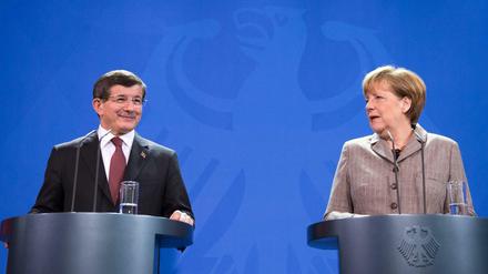 Bundeskanzlerin Angela Merkel und der Ministerpräsident der Türkei, Ahmet Davutoglu.