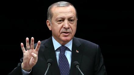 Der türkische Präsident Recep Tayyip Erdogan hält den Beschluss des EU-Parlaments für wertlos.