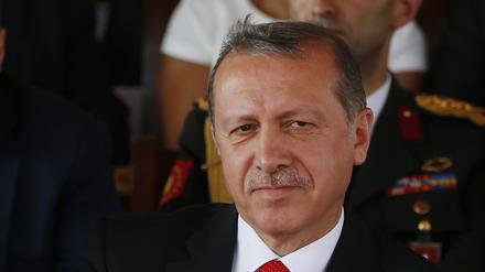 Die Aussage von Präsident Erdogan, eine Fortsetzung des Friedensprozesses sei derzeit unmöglich, und die Drohungen gegen kurdische Parlamentsmitglieder sind nicht nur verstörend, sondern auch kontraproduktiv, schreiben Michelle Müntefering und Kati Piri.