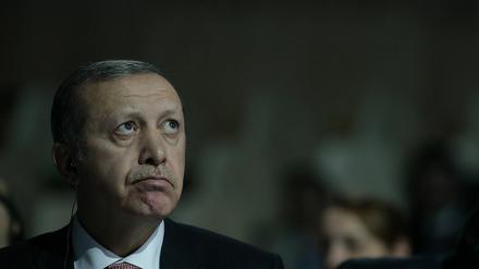 Russland verschärft die Vorwürfe gegen die Türkei und wirft Erdogan und seiner Familie nun persönliche Verstrickungen in Ölgeschäfte mit dem IS vor.