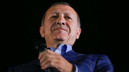 Präsident Erdogan am Sonntagabend vor Anhängern in Istanbul.