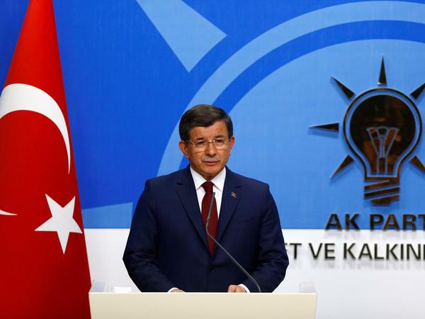 Türkeis Ministerpräsident Ahmet Davutoglu auf seiner Pressekonferenz am Donnerstag. 