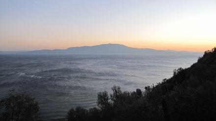 Von der Küste von Behramkale ist die griechische Insel Lesbos nur wenige Kilometer entfernt. 