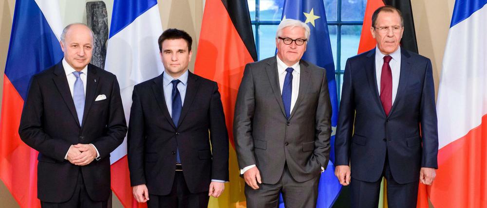 Die Außenminister Frankreichs, der Ukraine, Deutschland und Russlands (von links) vor ihrem Treffen in Berlin