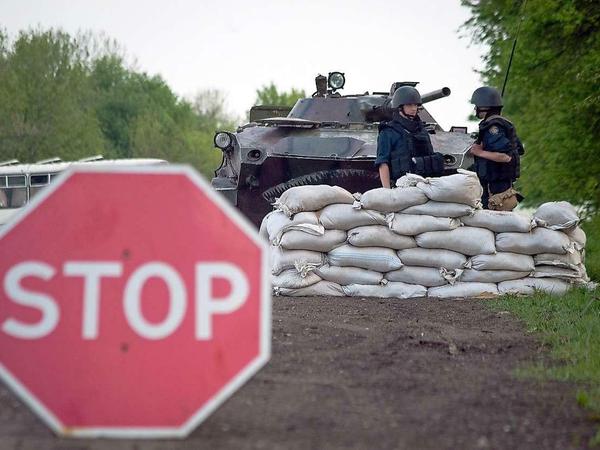 Ein Checkpoint der ukrainische Armee nahe der Stadt Slawjansk. 