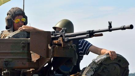Regierungssoldaten an einem Checkpoint im Osten der Ukraine