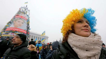 Blick nach Westen. Demonstranten gehen in Kiew für die Anbindung an die Europäische Union auf die Straße.