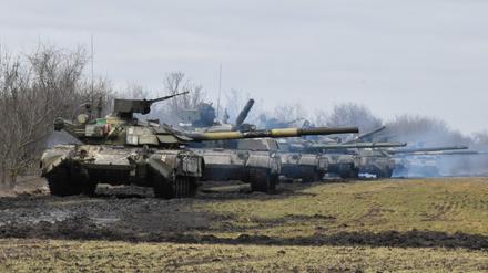 Ukrainische Panzer während einer Militärübung.