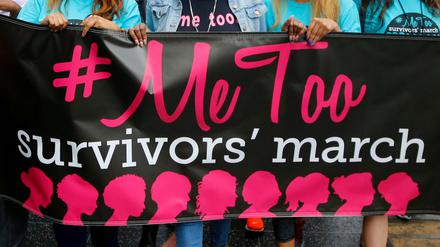 Frauen demonstrieren in Los Angeles (Kalifornien, USA) gegen sexuelle Gewalt und Belästigung. 