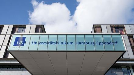 Eingang des Universitätsklinikums Hamburg-Eppendorf