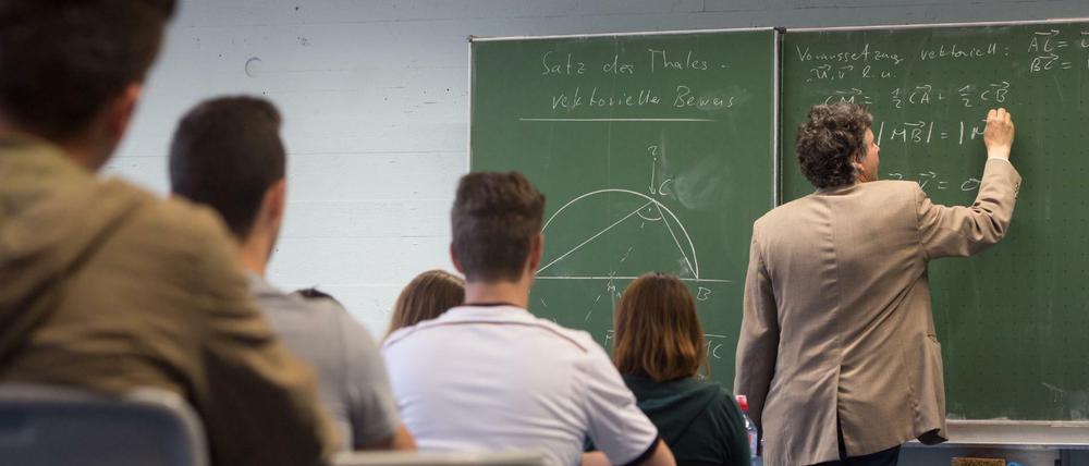 Unterricht in einem Gymnasium in Esslingen.