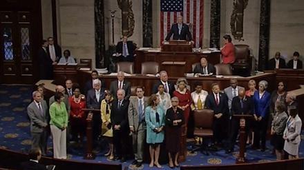 Demokraten blockieren den US-Kongress, um Beratungen über das Waffenrecht zu erzwingen. 