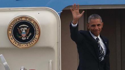 Kalimera Griechenland! US-Präsident Barack Obama auf dem Flughafen von Athen. 