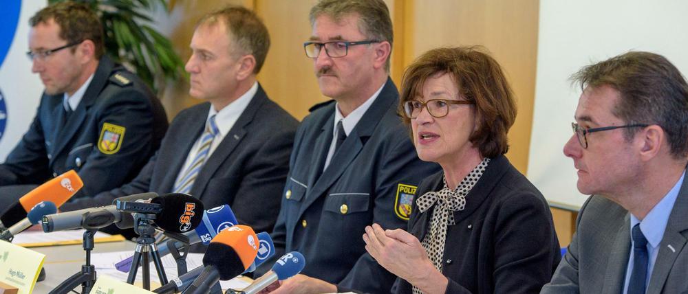 Generalstaatsanwältin Margot Burmeister bei der Pressekonferenz am Montag zur Vereitelung eines Anschlags.