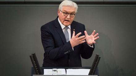 Ringen um die Demokratie: Der neue Bundespräsident Frank-Walter Steinmeier appelliert im Bundestag an seinen türkischen Kollegen Erdogan.
