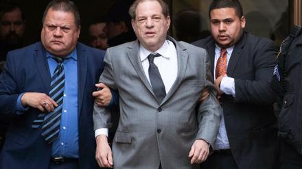 Harvey Weinstein kommt am 06.12.2019 zu einer Kautionsanhörung vor Gericht.