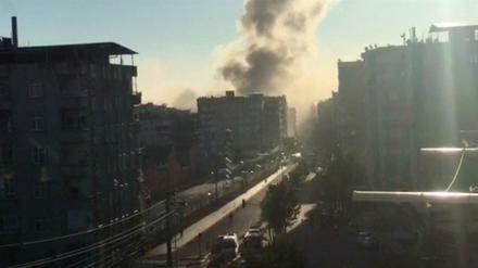 Rauch über Diyarbakir nach einer Explosion in der Nähe des Polizei-Hauptquartiers.
