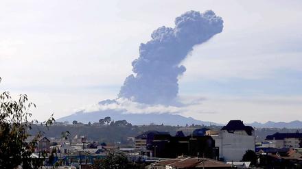 Der chilenische Vulkan Calbuco ist am Donnerstag zum dritten Mal innerhalb kurzer Zeit ausgebrochen.
