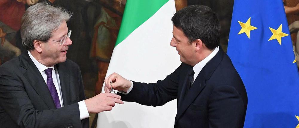 Amtsübergabe zwischen Matteo Renzi (rechts) und seinem Nachfolger Paolo Gentiloni im Dezember 2016 in Rom.