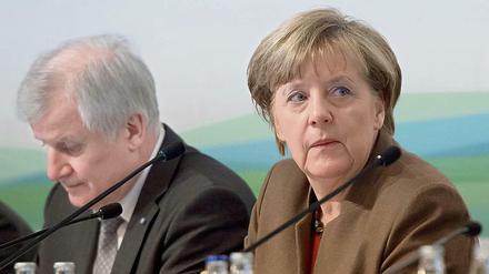 „Ungeheuer belastet“: Horst Seehofer sieht sein Vertrauensverhältnis zu Angela Merkel gestört.