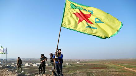 Die syrische Kurdenmiliz YPG soll sich nach US-Angaben auf ein Gebiet östlich des Euphrats zurückgezogen haben.