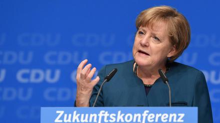 Bundeskanzlerin und CDU-Vorsitzende Angela Merkel spricht am 12.10.2015 in Stade (Niedersachsen) bei der Zukunftskonferenz der Partei. 