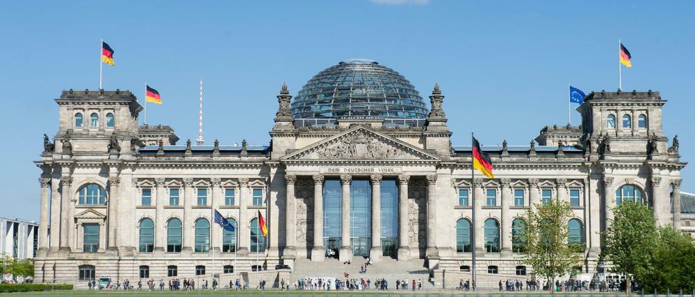 Der Bundestag kommt im alten Reichstag zusammen. 
