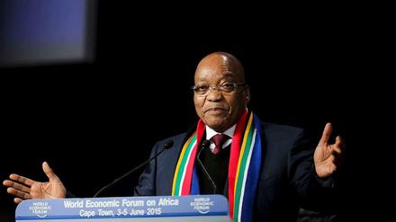 Südafrikas Präsident Jacob Zuma kommt angesichts der Vielzahl seiner Korruptionsaffären kaum noch zum Regieren. Aber für die Eröffnungsrede beim Weltwirtschaftsforum in Kapstadt hat es dann doch noch gereicht. 