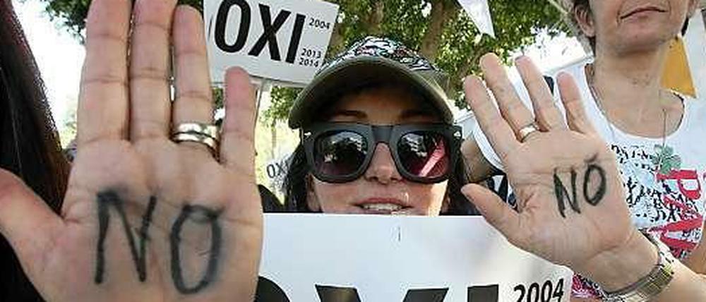 "No - Nein" - Zyprioten demonstrieren gegen die Vereinbarung mit der Troika. 
