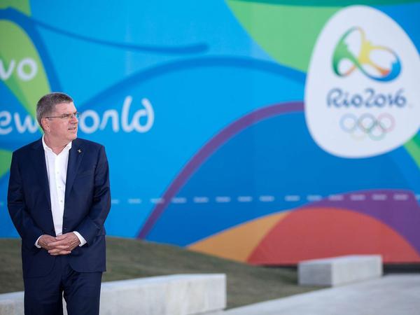 IOC-Präsident Bach ist mittlerweile in Rio de Janeiro. Er steht in der Kritik für die Entscheidung, Russland nicht von den Spielen auszuschließen. 