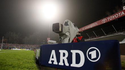 Mitten in der Nacht: ARD und ZDF würden lieber DFB-Spiele um 18 Uhr übertragen müssen