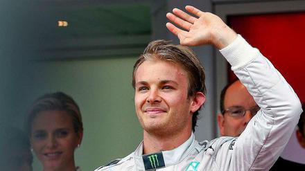 Nico Rosberg hat mit seinem zweiten Sieg nacheinander beim Formel-1-Klassiker von Monaco im bitterbösen Mercedes-Duell um den WM-Titel zurückgeschlagen. 
