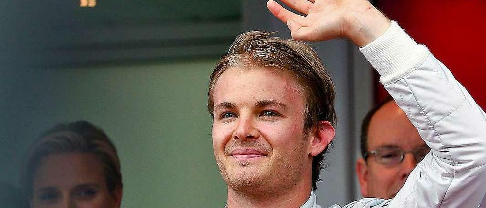 Nico Rosberg hat mit seinem zweiten Sieg nacheinander beim Formel-1-Klassiker von Monaco im bitterbösen Mercedes-Duell um den WM-Titel zurückgeschlagen. 