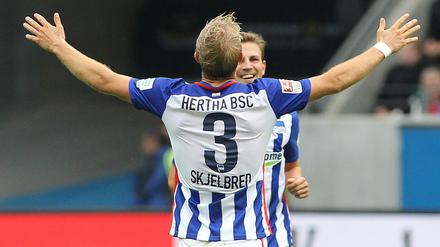 Hertha Per Skjelbred feiert das 1:1 bei Eintracht Frankfurt