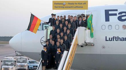 Auf ins WM-Abenteuer: Die deutsche Nationalmannschaft startete von Frankfurt/Main aus nach Brasilien