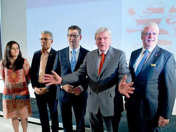 Das sind sie, die Spitzenkandidaten der Parteien in Hessen. Von links: Janine Wissler von der Linken, Grünen-Fraktionschef Tarek Al-Wazir, der SPD-Fraktionschef Thorsten Schäfer-Gümbel, der hessische Ministerpräsident Volker Bouffier (CDU) und FDP-Fraktionschef Jörg-Uwe Hahn.