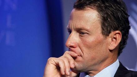 Mund zu und Hand davor: Der ehemalige Radprofi Lance Armstrong schweigt weiter zu sämtlichen Vorwürfen.