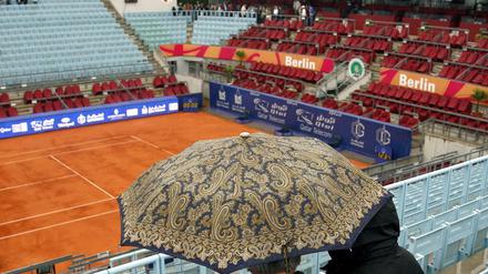 Schirm, Charme und Tribüne. Das Steffi-Graf-Stadion soll zum Davis Cup wieder glänzen.