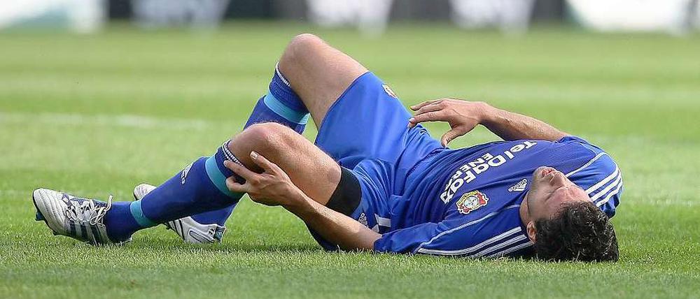 Eine Verletzung aus dem Spiel gegen Hannover zwingt Michael Ballack erneut zu einer langen Pause.