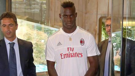 Unter Aufsicht. Mario Balotelli soll sich bei Milan benehmen.